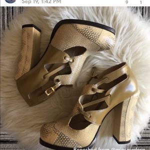 Fendi 2012 Chameleon Lasercut Leather Pumps 37.5